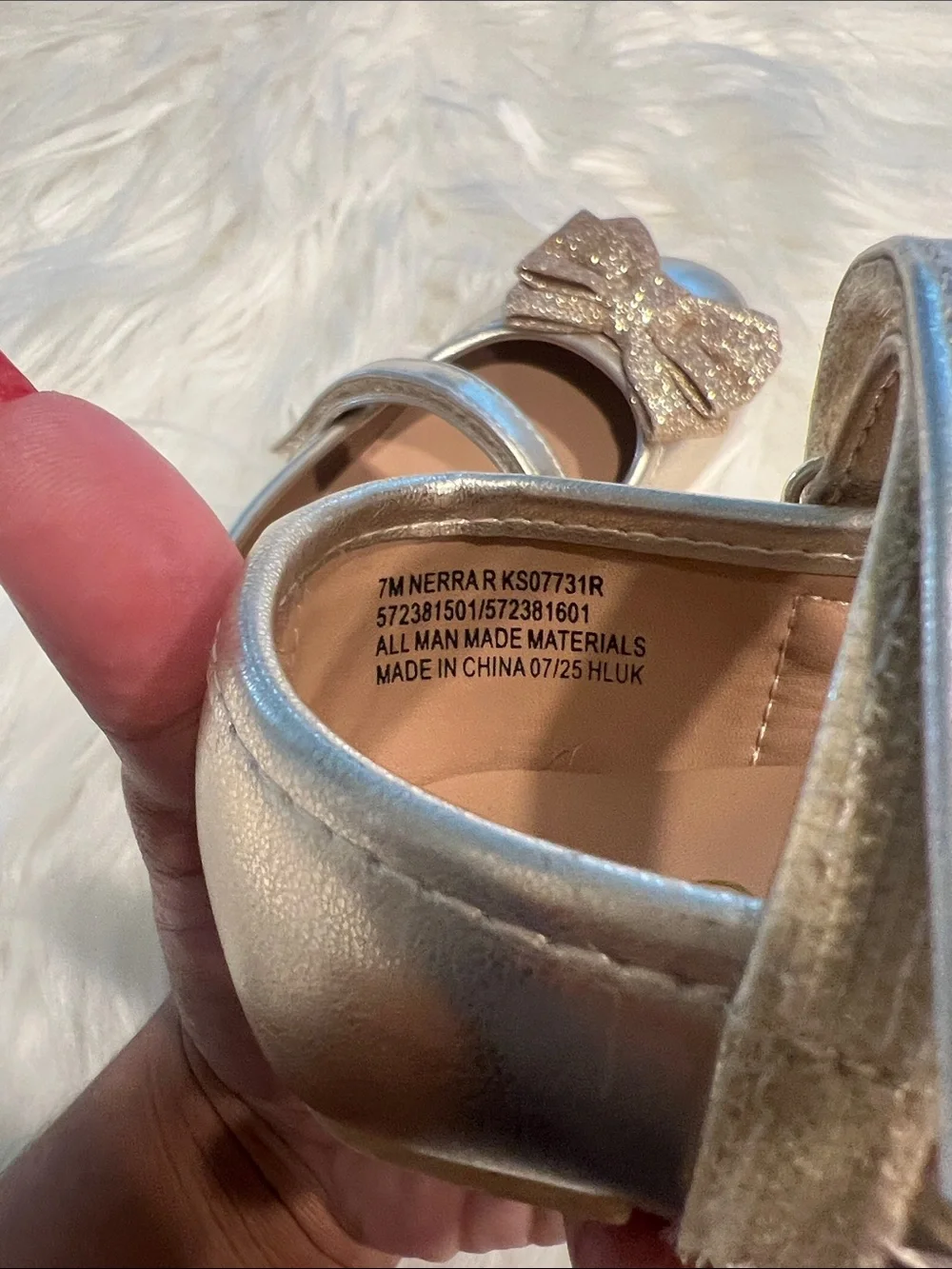 NWOT Girls Metallic Gold Mary Jane Shoes with Glitter Bow size 7M